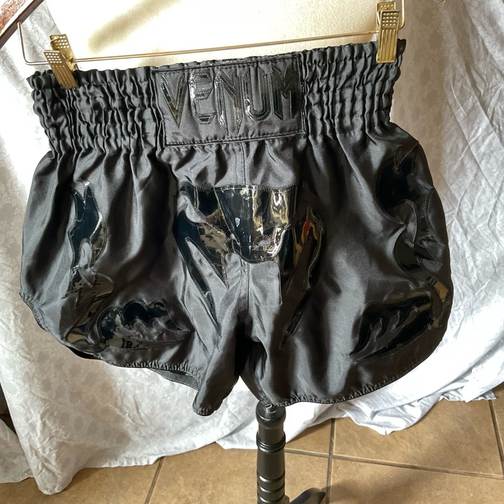 Venum Classic Muay Thai  Shorts - Picture 2 of 10